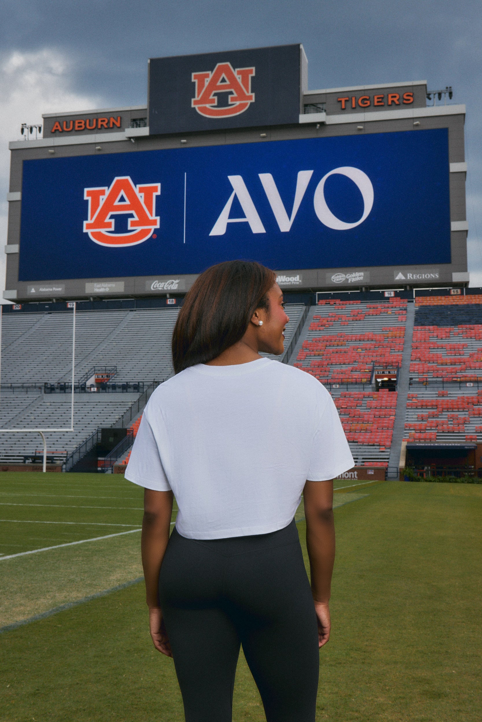 auburn university crop tee white