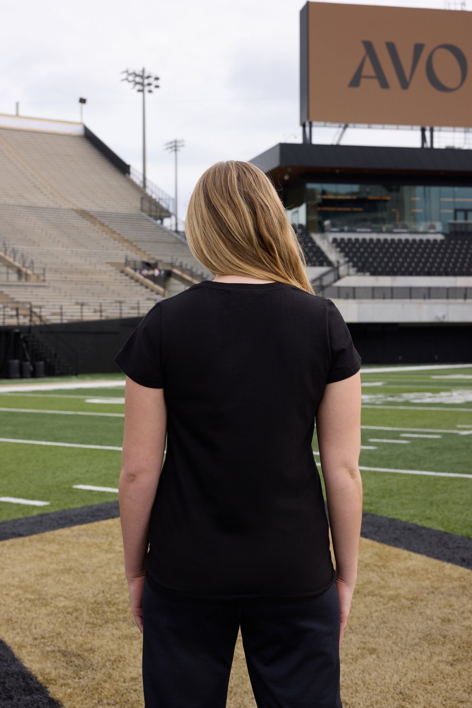 VANDY Logo Cloud Knit Crew Neck Womens Tee